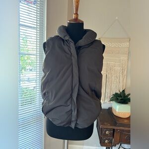 Gap olive green woman vest